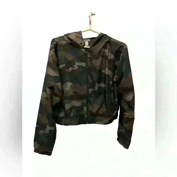 Forever 21 Jackets & Blazers - ARMY CROPPED HOODIE WIND BREAKER